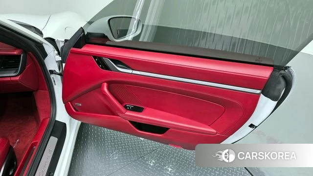 Porsche 911(992) id 4304171 из Кореи 17