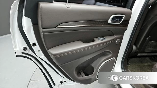 Jeep Grand Cherokee id 4233093 из Кореи 17