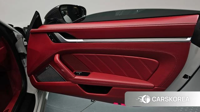 Porsche 911(992) id 4529252 из Кореи 17