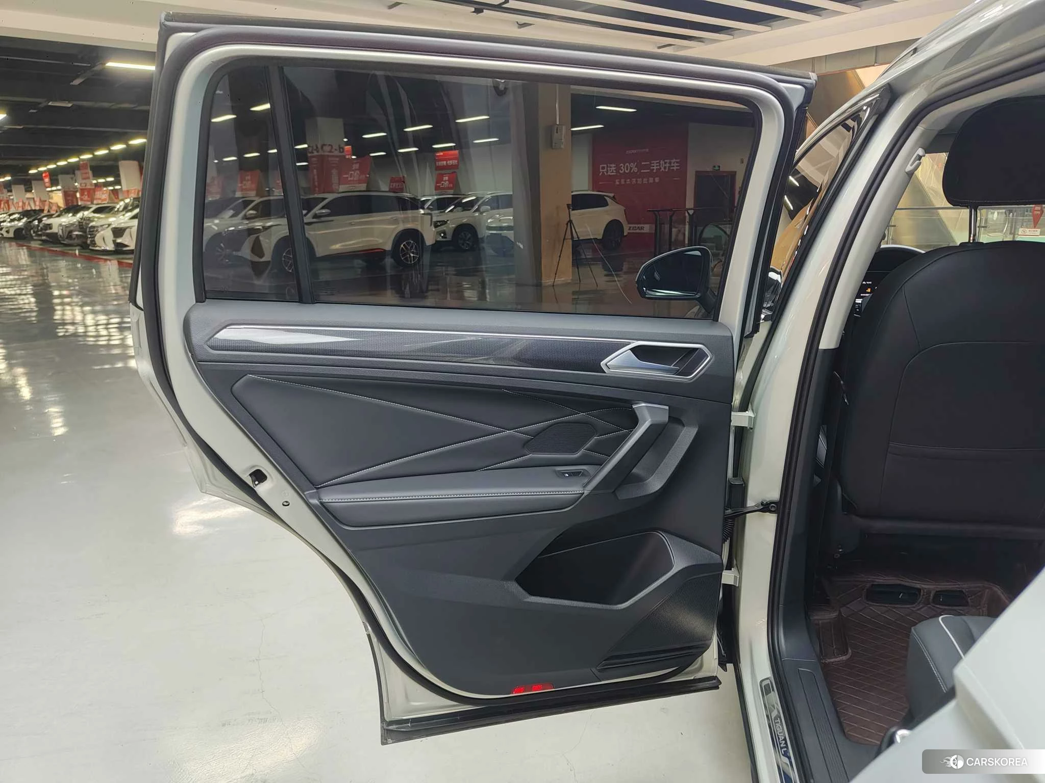Volkswagen Tiguan L id 4420973 из Китая 17