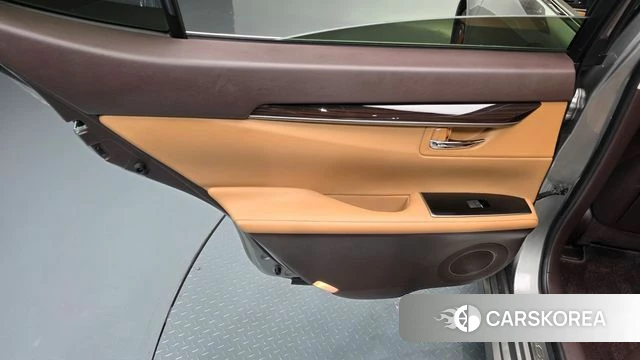 Lexus New ES300h id 4626447 из Кореи 17