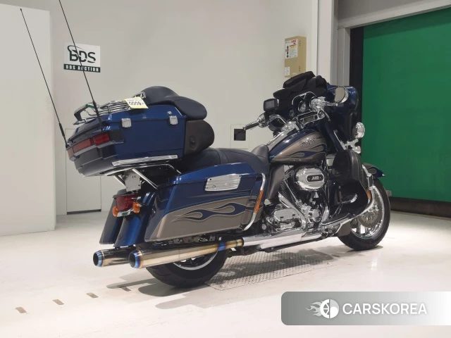 Проданный Harley-Davidson Electra Glide FLHTCUSE1800 CVO 2010 из Японии, фото 2