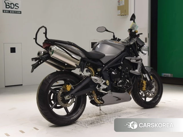 Проданный Triumph STREET TRIPLE R 2010 из Японии, фото 2
