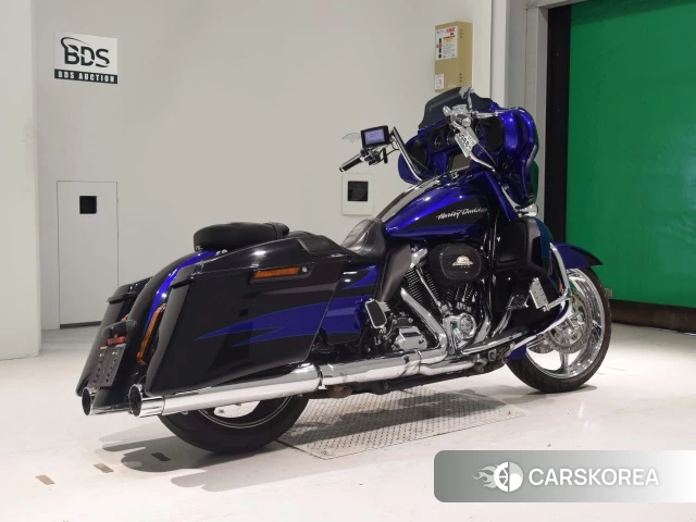 Проданный Harley-Davidson Street Glide FLHXSE1800 CVO 2017 из Японии, фото 2