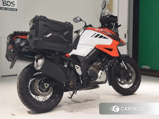 Проданный Suzuki V-STROM 1050XT 2021 из Японии, фото 2