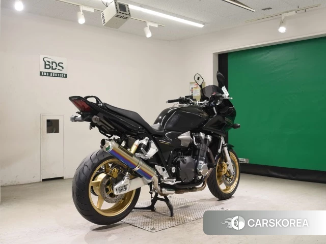 Проданный Honda CB1300SF BOLDOR 2011 из Японии, фото 2