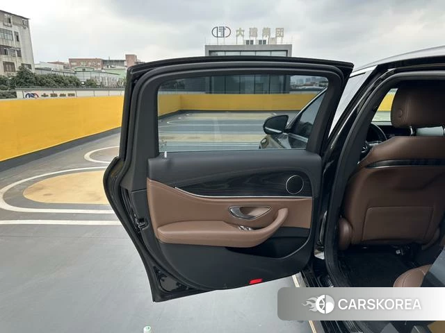 Mercedes-Benz E-class PHEV id 4260932 из Китая 18