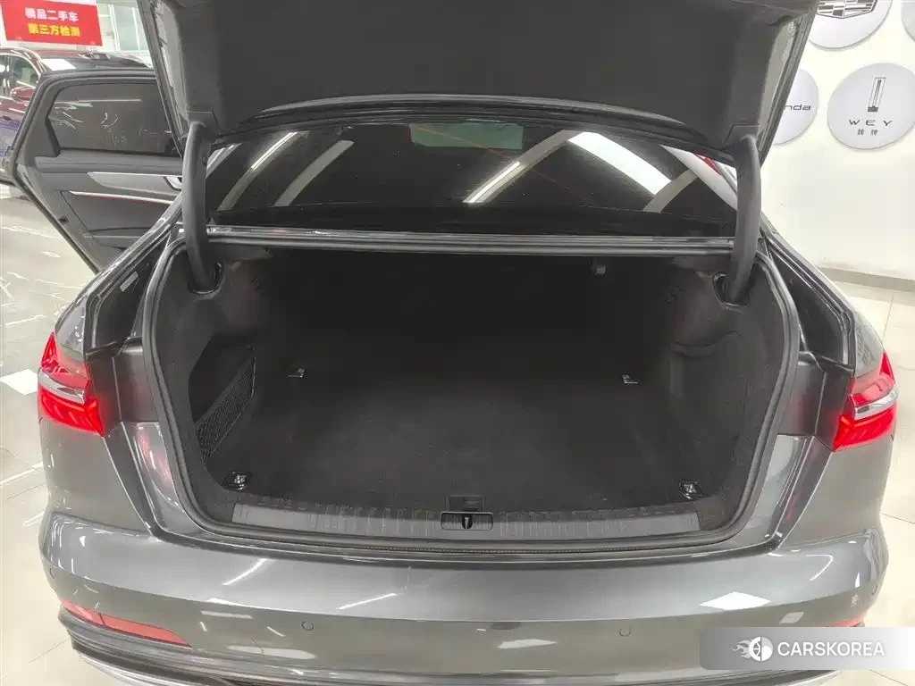 Audi A6L id 4548230 из Китая 18