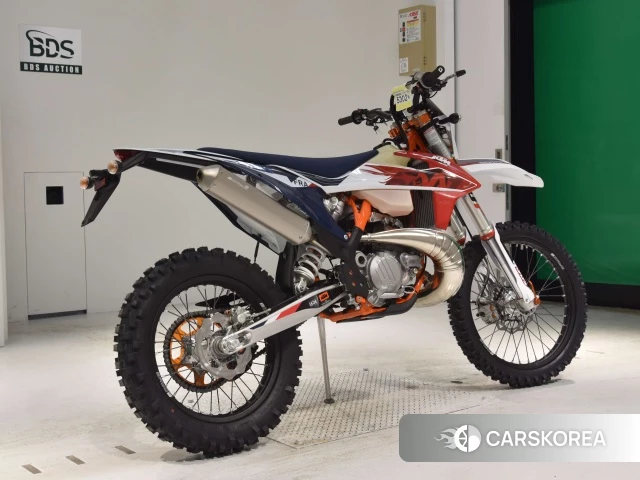 Проданный KTM 250 EXC-F SIX DAYS 2023 из Японии, фото 2
