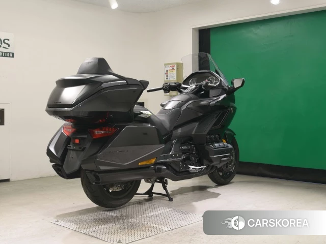 Проданный Honda GL1800 TOUR DCT 2022 из Японии, фото 2