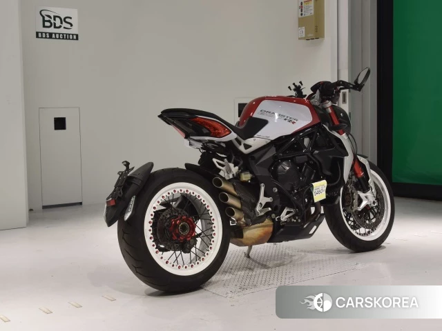 Проданный MV AGUSTA BRUTALE DRAGSTER 800 RR id 4177268 из Японии, фото 2
