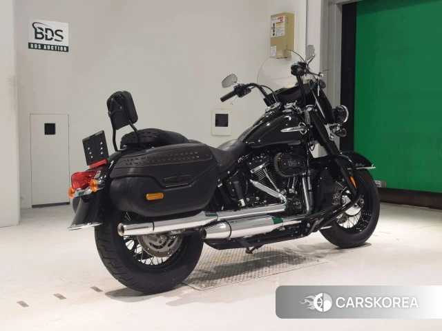 Проданный Harley-Davidson Softail Heritage Classic FLHCS1870 2018 из Японии, фото 2