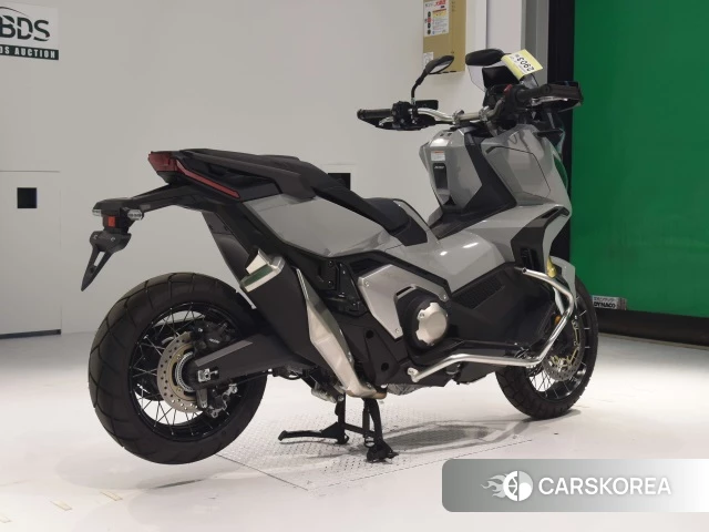 Проданный Honda X-ADV 750 2023 из Японии, фото 2