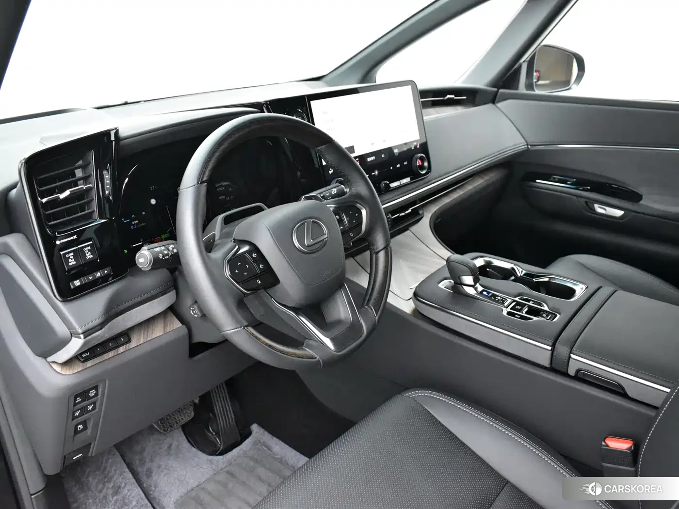 Lexus LM id 4559761 из Китая 18