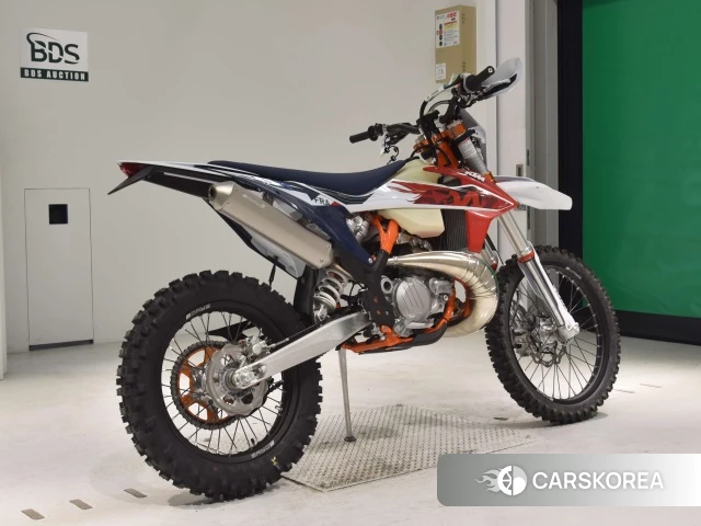 Проданный KTM 250 EXC-F SIX DAYS 2023 из Японии, фото 2