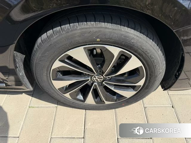 Volkswagen Passat id 4301472 из Китая 18