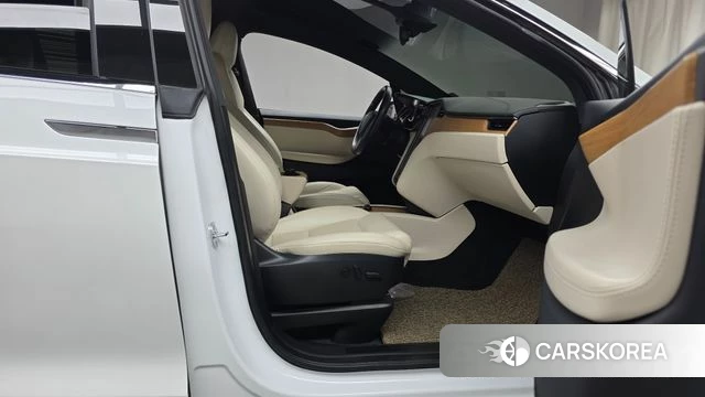 Tesla Model X id 4476573 из Кореи 18