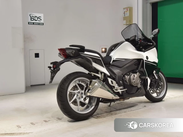 Проданный Honda VFR1200F DCT 2011 из Японии, фото 2