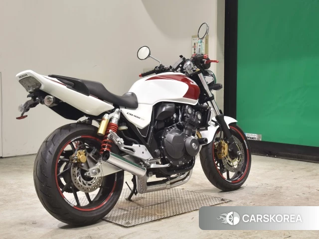Проданный Honda CB400SF 2016 из Японии, фото 2
