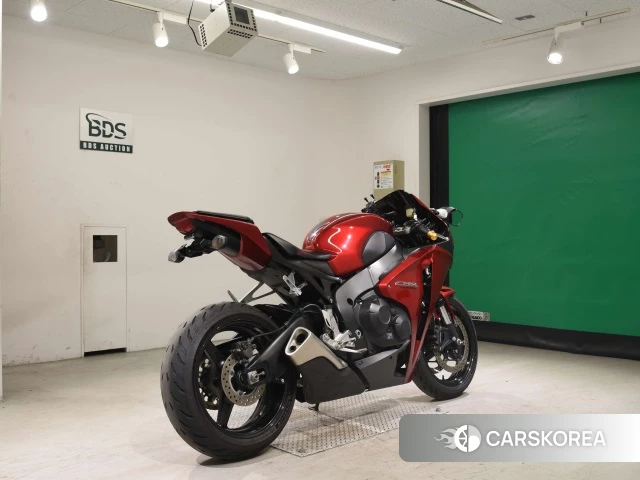Проданный Honda CBR1000RR 2010 из Японии, фото 2