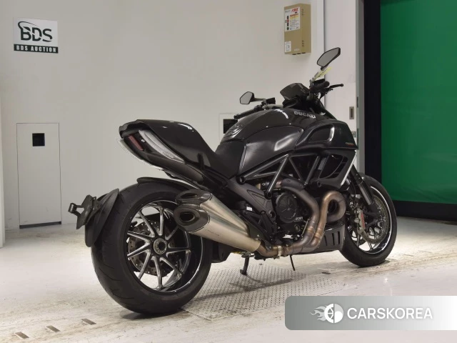 Проданный Ducati DIAVEL CARBON 2011 из Японии