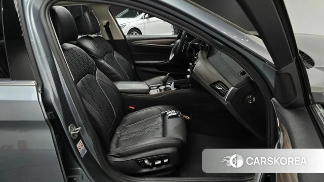 BMW 5 Series (G30) id 4325924 из Кореи 18
