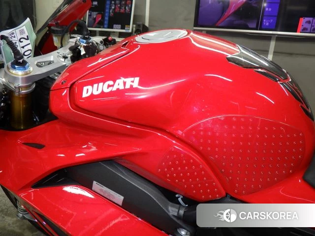 Ducati PANIGALE V4 S id 4191853 из Японии 18