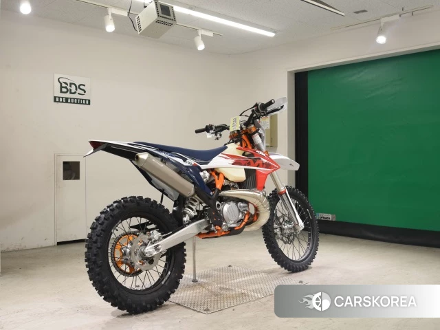 Проданный KTM 250 EXC-F SIX DAYS 2023 из Японии, фото 2