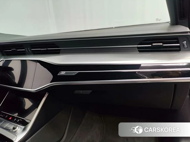 Audi A6L id 4278466 из Китая 18
