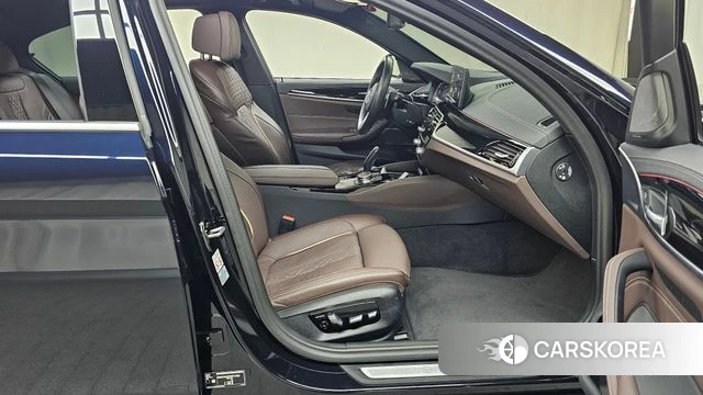 BMW 5 Series (G30) id 4528479 из Кореи 18