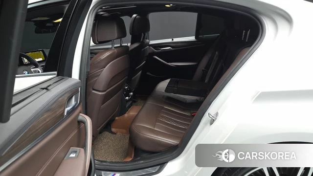 BMW 5 Series (G30) id 4203556 из Кореи 18