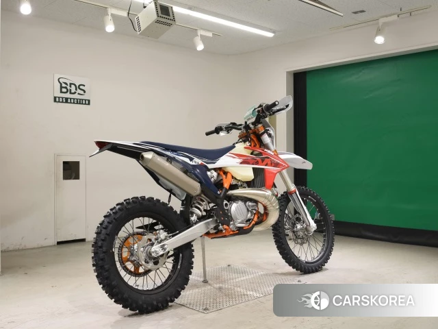 Проданный KTM 250 EXC-F SIX DAYS 2023 из Японии, фото 2