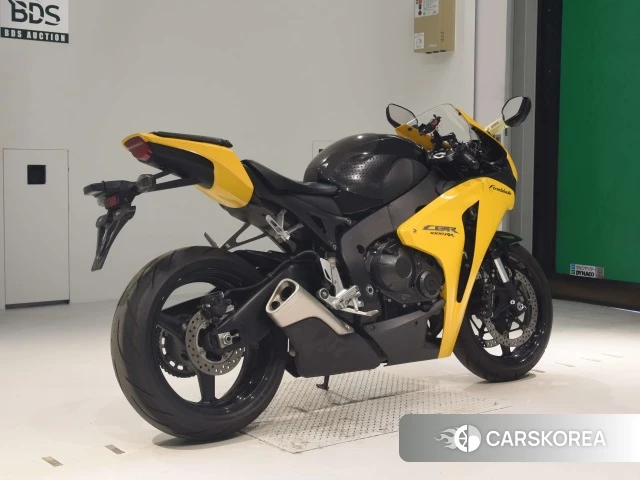 Проданный Honda CBR1000RR 2010 из Японии