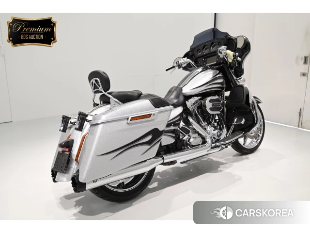 Проданный Harley-Davidson Street Glide FLHXSE1800 CVO 2015 из Японии, фото 2