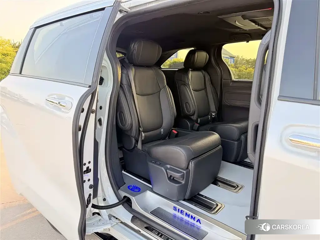 Toyota Sienna id 4653924 из Китая 18