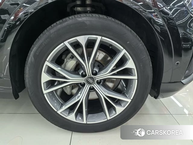 Audi Q8 id 4359607 из Китая 18