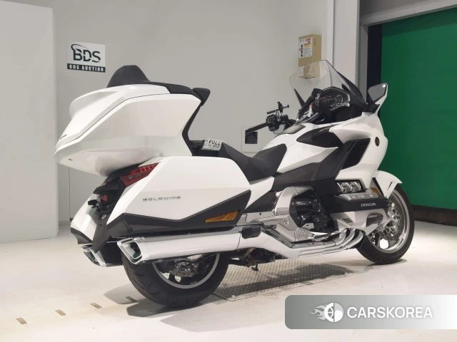 Проданный Honda GL1800 TOUR DCT 2021 из Японии, фото 2