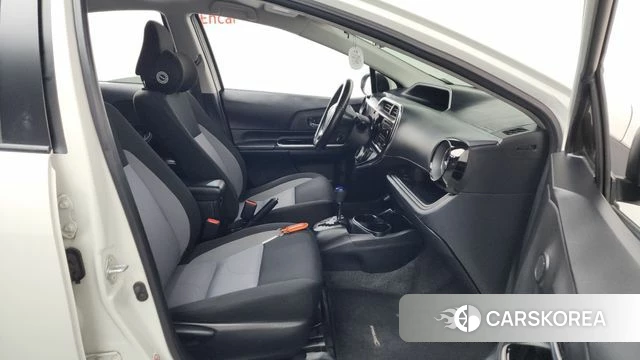 Toyota Prius C id 4557969 из Кореи 18
