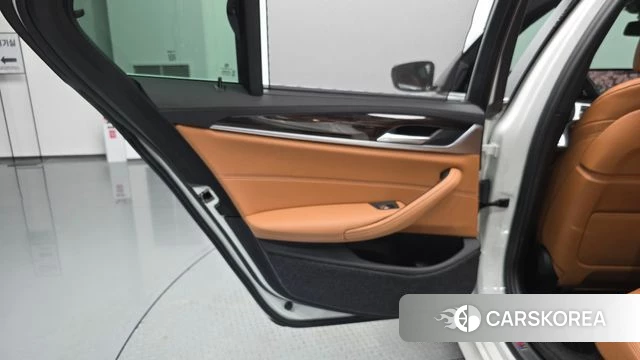 BMW 5 Series (G30) id 4603812 из Кореи 18