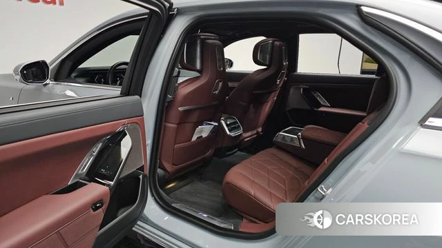 BMW 7 Series (G70) id 4223159 из Кореи 18