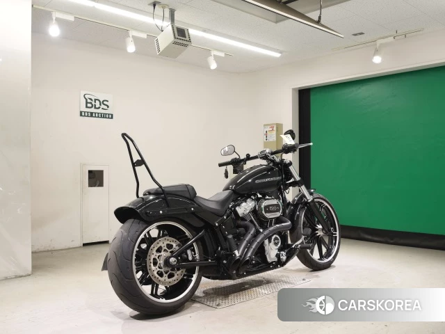 Проданный Harley-Davidson Softail Breakout FXBRS1868 2022 из Японии, фото 2