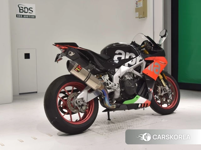 Проданный Aprilia RSV4 RF 2018 из Японии, фото 2