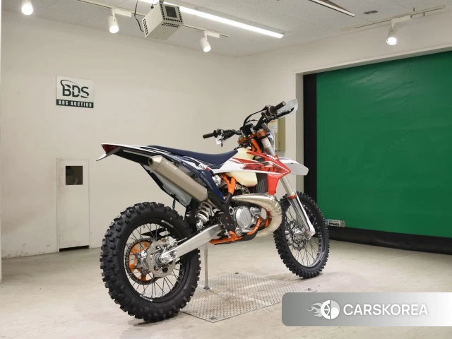Проданный KTM 250 EXC-F SIX DAYS 2023 из Японии, фото 2