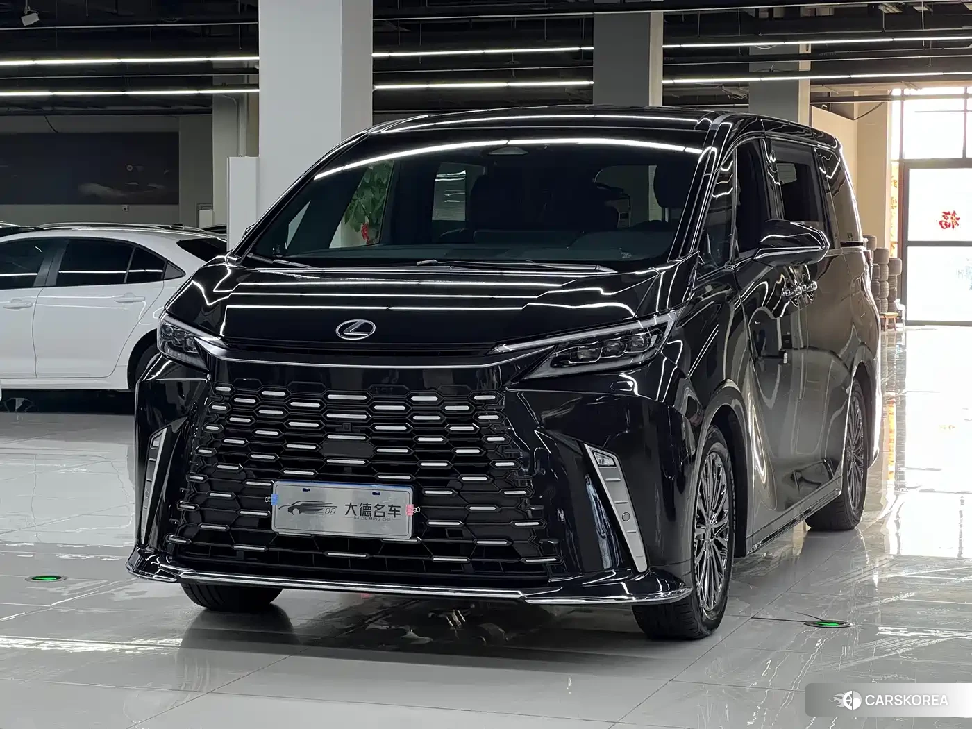 Lexus LM id 4664431 из Китая 18