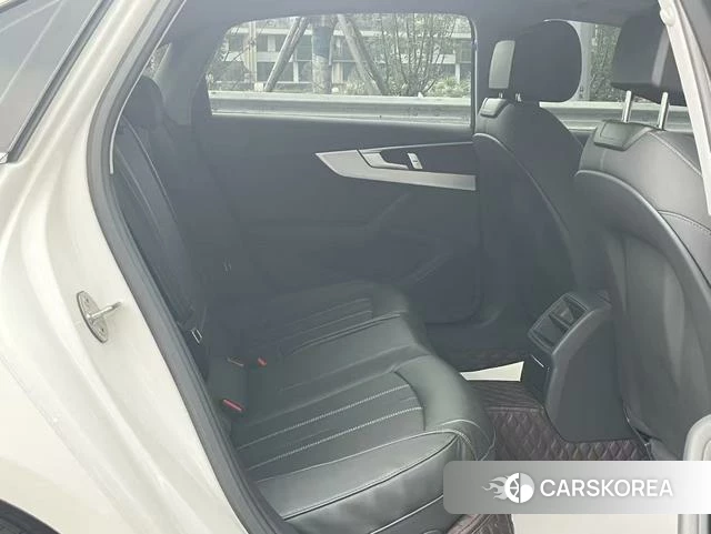 Audi A4L id 4374613 из Китая 18