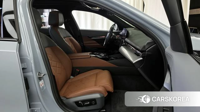 BMW 5 Series (G60) id 4308498 из Кореи 18