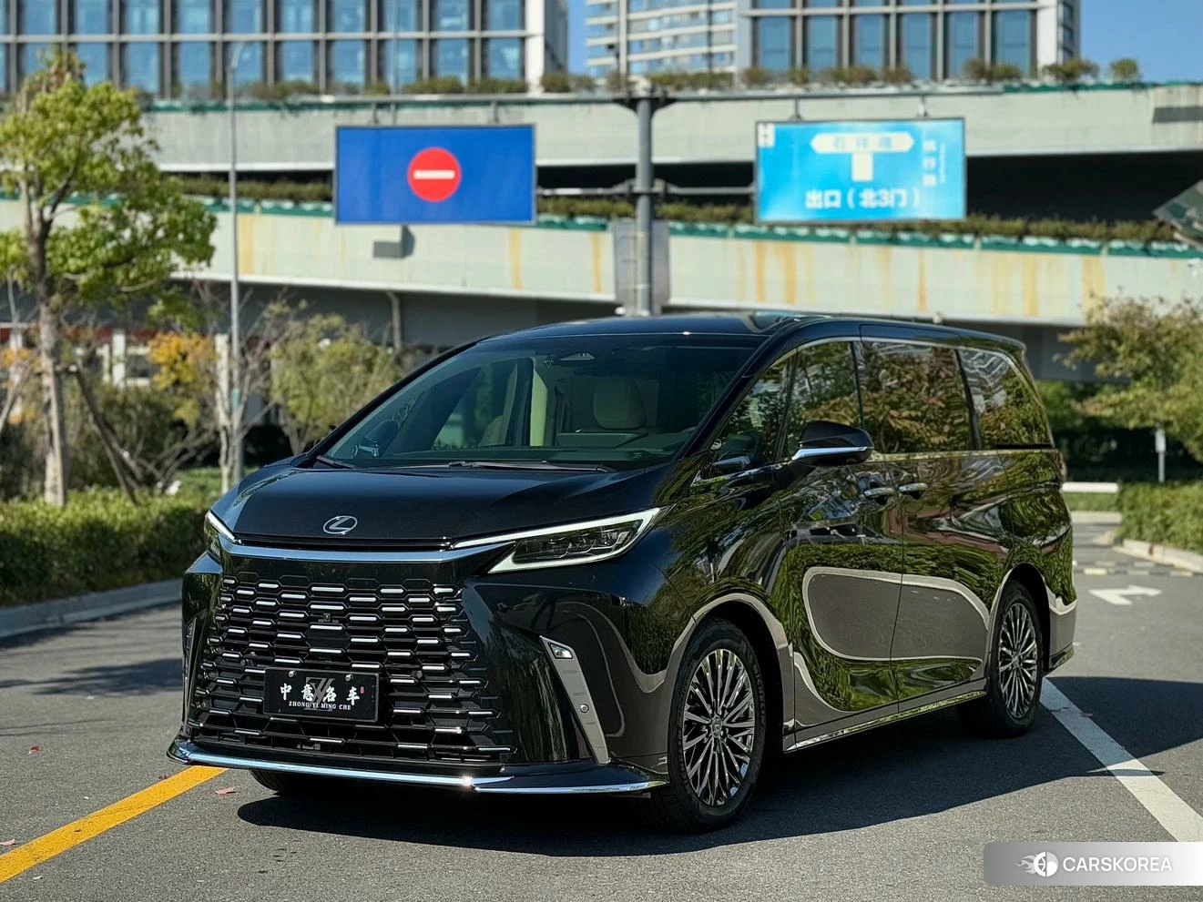 Lexus LM id 4452645 из Китая 18