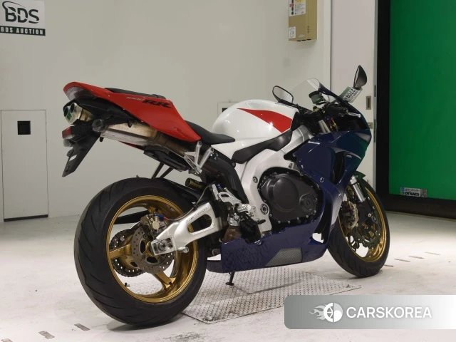 Проданный Honda CBR1000RR 2010 из Японии, фото 2