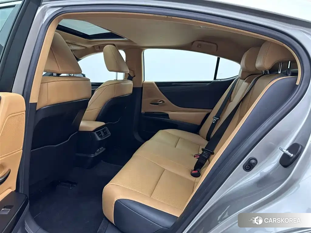 Lexus ES id 4583668 из Китая 18
