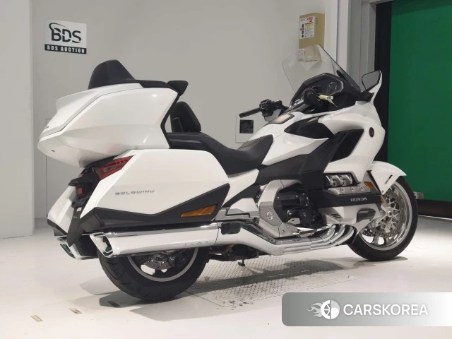 Проданный Honda GL1800 TOUR DCT 2019 из Японии